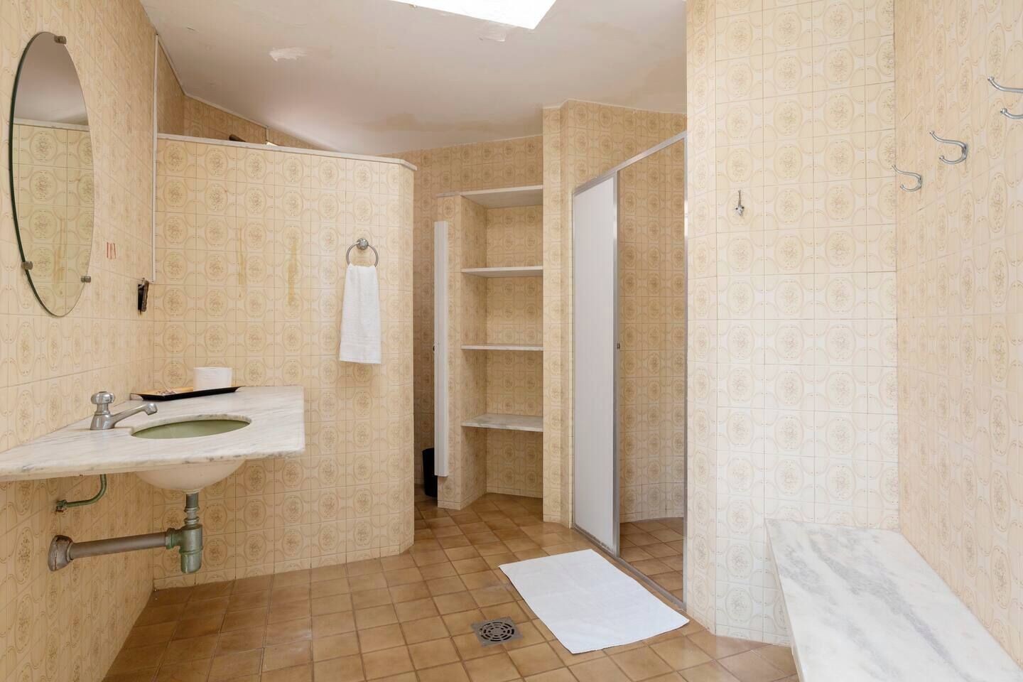 Bathtub, hair dryer, towels, soap