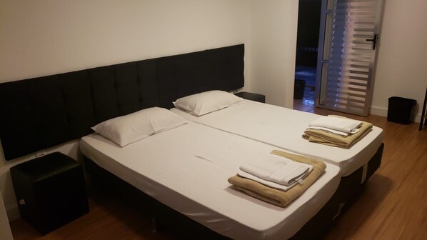 7 habitaciones, tabla de planchar con plancha, cunas y wifi gratis 