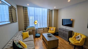 City appartement, privébadkamer | Lounge