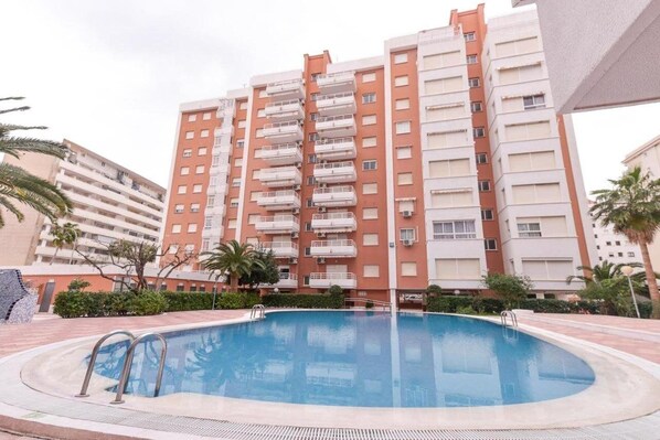 Outdoor pool - Apartamentos Marblau Las Alondras (Gandia)