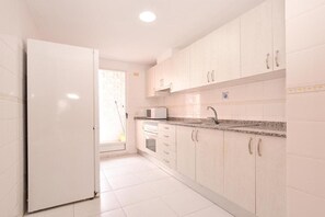 Private kitchen - Apartamentos Marblau Las Alondras (Gandia)