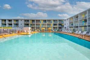 Piscine extérieure (ouverte en saison)