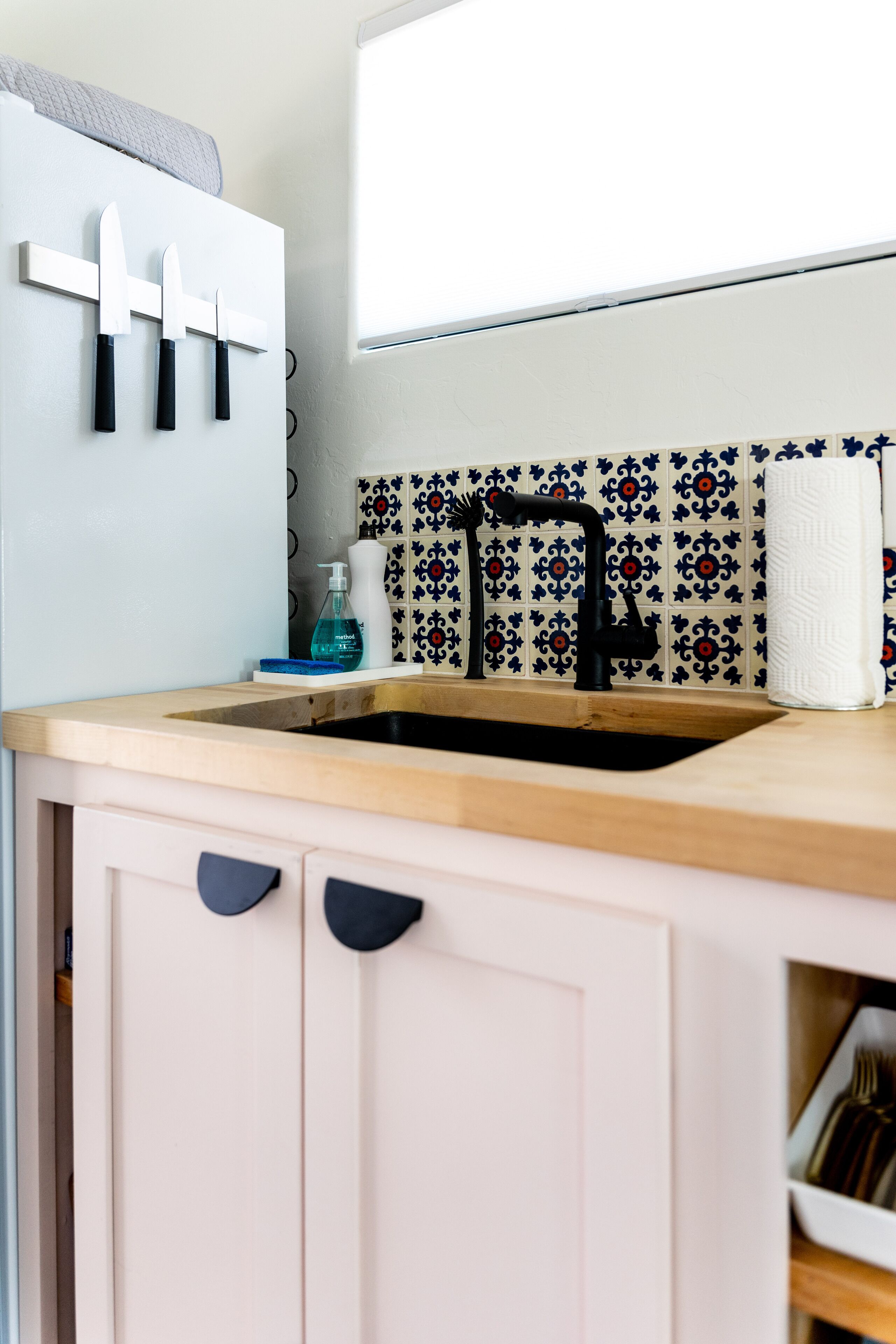 Een douche, een haardroger, handdoeken, zeep