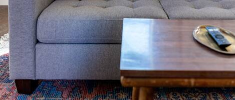 Smart-TV, musikkbibliotek og stereoanlegg