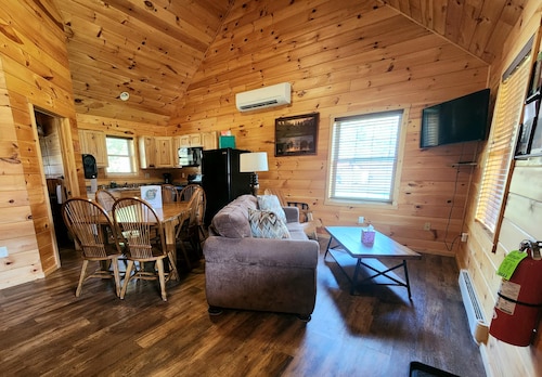 Great Valley Cabin 2 - Spacious Family Getaway with Pine Creek Access