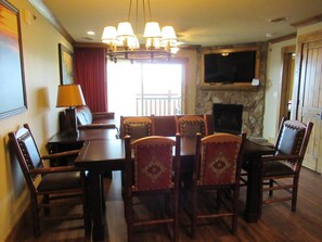 Dining - Premier 5-star Resort + Water Park (Gatlinburg)