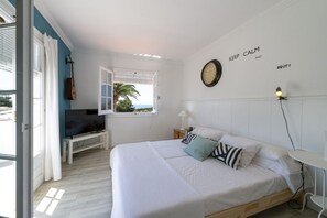 4 habitaciones, tabla de planchar con plancha, internet y ropa de cama
