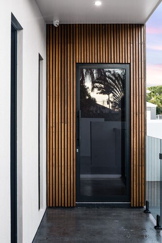 LUXURY BEACH HOUSE - PULANG ON OCEANIC 