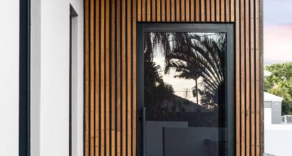 LUXURY BEACH HOUSE - PULANG ON OCEANIC