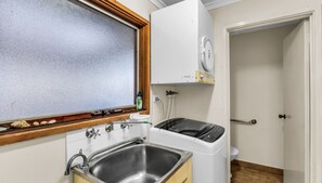 Unclassified image, 5 of 19, button - Bush & Beach Retreat - Amaroo Avenue 7 (BARRAGGA BAY)
