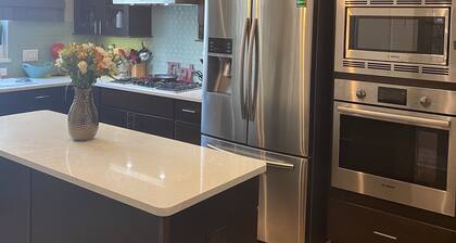 Brand New-entire Home in DT Austin, on Lady Bird Lake!!