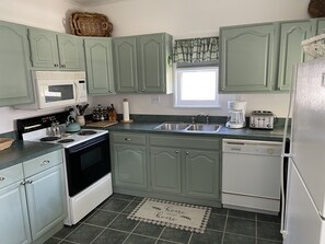 Fridge, microwave, oven, stovetop - Ideal Boyne City location steps from Peninsula Beach and Harborage Marina  (Boyne City)