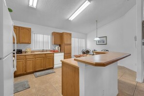 Private kitchen - Enjoy Sunsets ☀ Fully Equipped 5BR → Near Disney (Kissimmee)