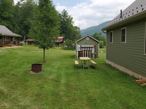 Outdoor dining - Great Valley Cabin 4 - Comfortable Cabin Retreat in the Heart of the PA Wilds (Wellsboro)