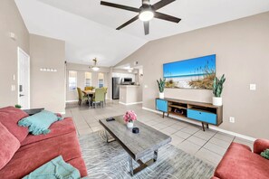 Living area - EMERALD WATERS - "immerse into beauty and comfort!" (Destin)