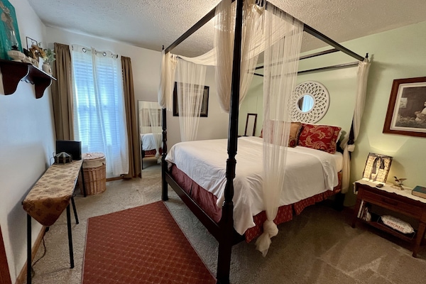 2 bedrooms, desk, iron/ironing board, travel crib