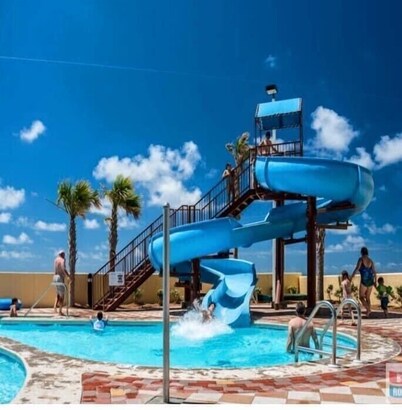 Short Drive to Gulf Shores, Flora-Bama Line, Perdido Beach & Pensacola. .