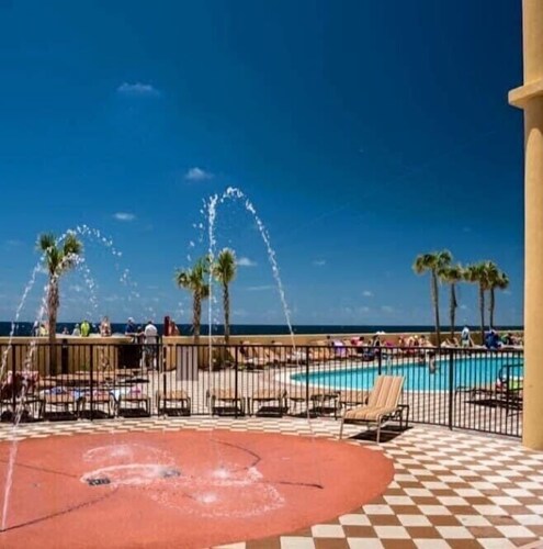 Short Drive to Gulf Shores, Flora-Bama Line, Perdido Beach & Pensacola. .