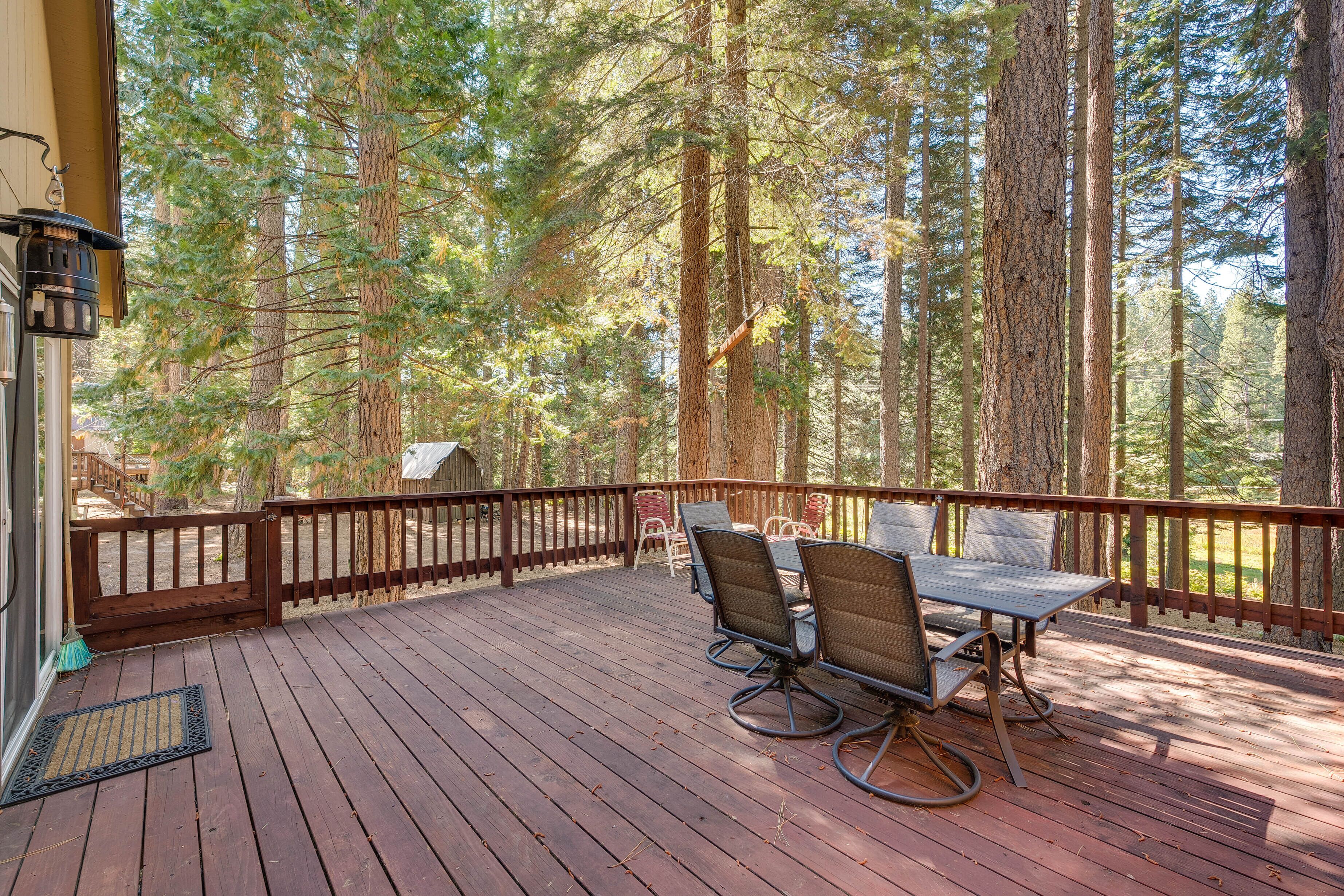 Arnold Cabin w/ Deck: Near White Pines Lake