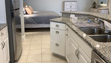 1 chambre, fer et planche Ă repasser, Wi-Fi gratuit, draps fournis