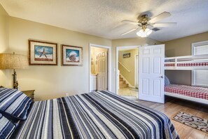 Casa, 2 quartos, sacada, vista para a piscina | 2 quartos, roupas de cama premium, ferros/tábuas de passar roupa