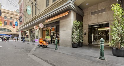 Chic Laneway Apartment on Famous Degraves Street