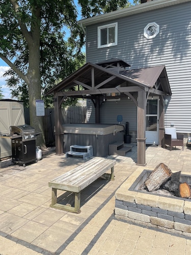 Water Front Home: Fisherman's' dream with private dock and beautiful sunsets