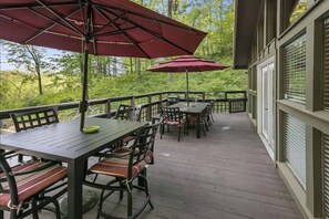 Outdoor dining - Doc's Lake Escape - Covered slip, Hot tub Fire Pit (Speedwell)