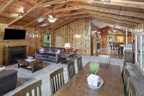 TV, fireplace, table tennis, stereo - Doc's Lake Escape - Covered slip, Hot tub Fire Pit (Speedwell)