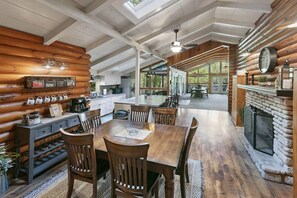 Dining - Doc's Lake Escape - Covered slip, Hot tub Fire Pit (Speedwell)