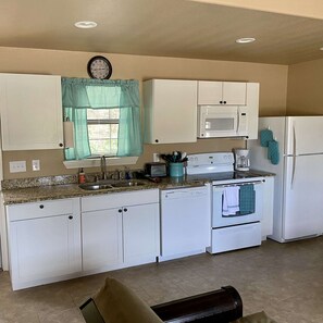 Fridge, microwave, oven, stovetop - Hunter's Ridge Cabins - 1 (Concan)