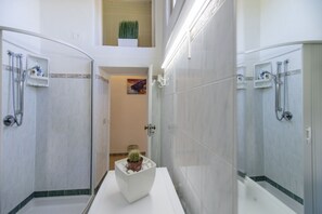 Shower, hair dryer, bidet, towels - Mareblù in Praiano centre (Praiano)