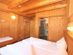 4 chambres, bureau, accès Internet