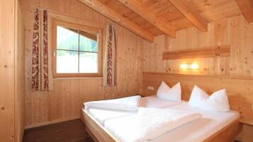 4 Schlafzimmer, Schreibtisch, Internetzugang