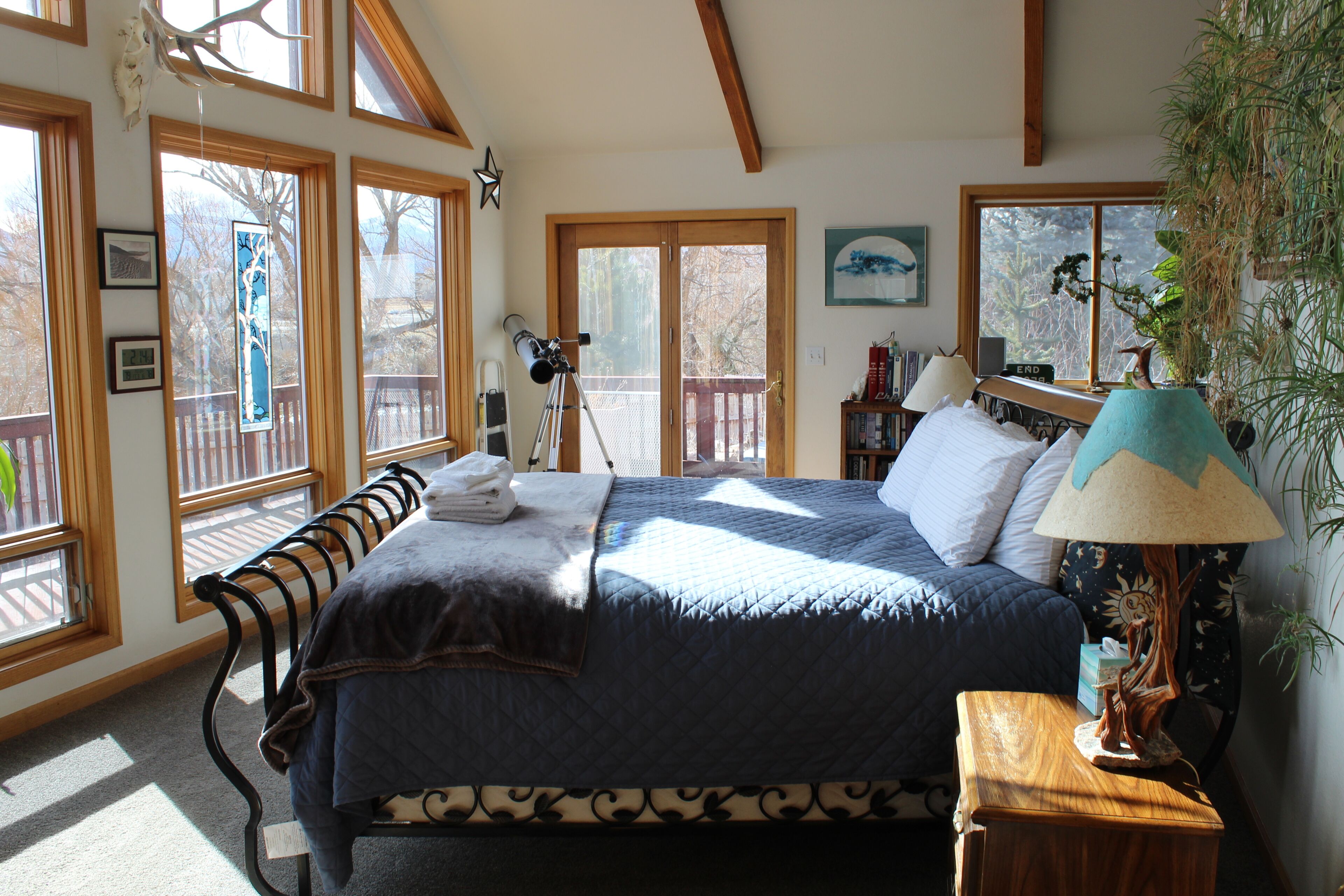 5 bedrooms, desk, iron/ironing board, free WiFi
