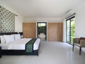 3 bedrooms, in-room safe, iron/ironing board, free WiFi