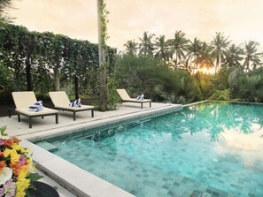 Outdoor pool, pool loungers
