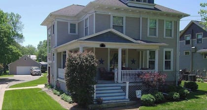 Spacious home with extras for your Air Venture week! Sleeps up to 10.