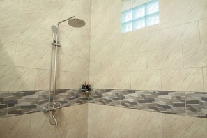 Bathroom - Abhirama Villas and Spa (Ubud)
