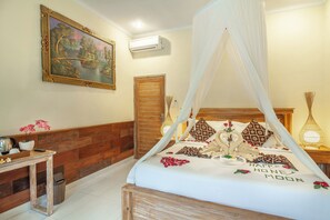 Chambre Deluxe, 1 chambre, vue piscine | Bureau, rideaux occultants, fer et planche à repasser, Wi-Fi gratuit