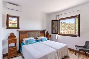 2 soverom, strykejern/-brett, wi-fi og sengetøy