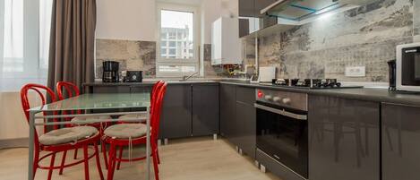 Fridge, microwave, oven, stovetop