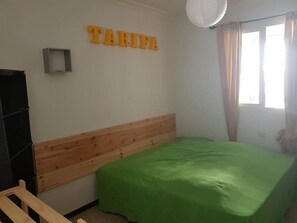3 bedrooms, iron/ironing board, WiFi, bed sheets - 3 Bed Flat - Sleeps 5 - Parking - Wifi (Tarifa)