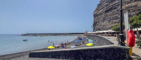 靠近海滩