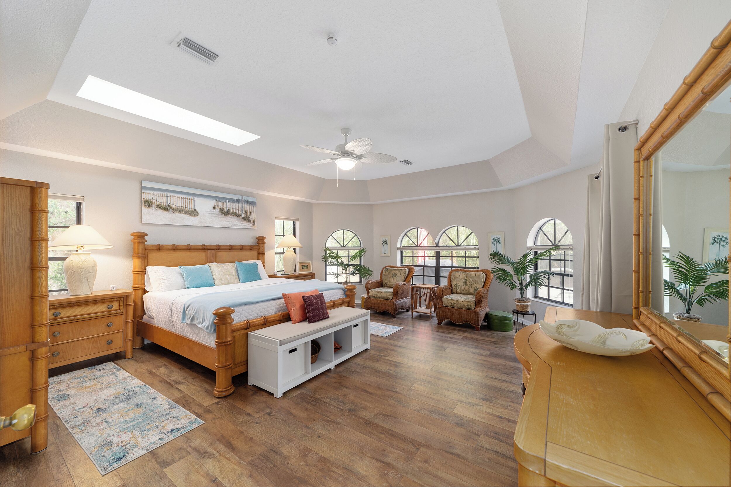 6 bedrooms, iron/ironing board, free WiFi, bed sheets