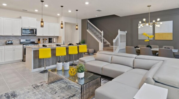 Townhome, 5 Bedrooms | Private kitchen