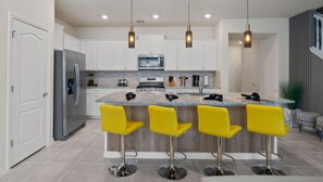 Townhome, 5 Bedrooms | Private kitchen