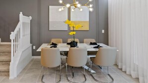 Resortwoning, 5 slaapkamers | Dineren