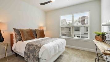 3 bedrooms, desk, iron/ironing board, WiFi