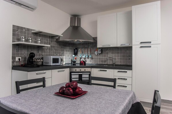 Fridge, microwave, oven, stovetop